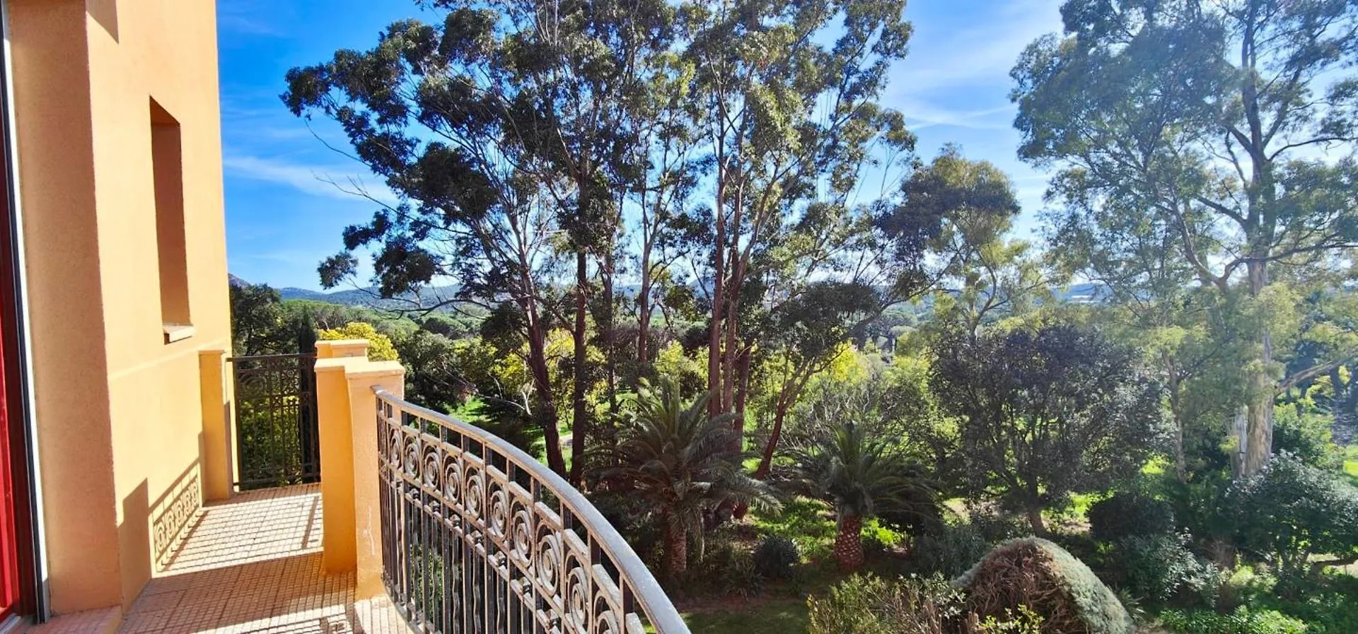 Spacious T3 With Balcony - Beautiful Sea View Saint-Raphael