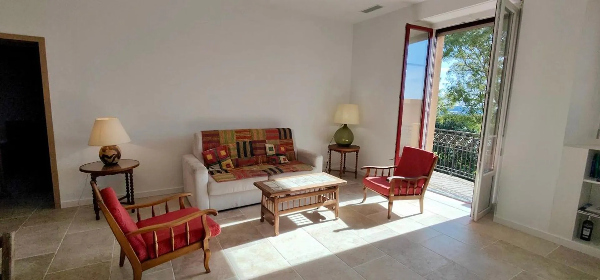 Spacious T3 With Balcony - Beautiful Sea View Saint-Raphael  France